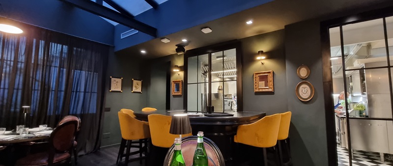 Interni stile Liberty anni venti Caffè delle Rose Bistrot chef table Massimiliano Celeste