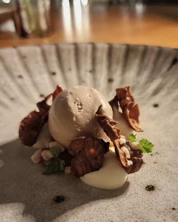 Gelato di funghi porcini, sfoglie di topinambur, pinoli sabbiati, cremoso al mascarpone, cremoso al cioccolato Giacomo Lovato Chef Borgia Milano Restaurant menu Psyche