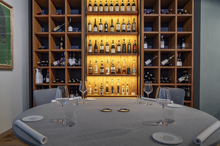 Interno sala ristorante Gustare Oltrecucina Borgomanero