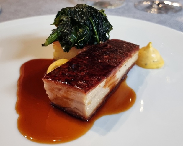 Pancia di maialino arrosto ristorante fine dining Borgomanero Gustare Oltrecucina