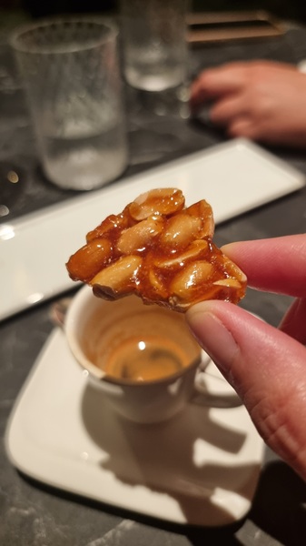 Croccante con noccioline americane e caffè a fine cena La Caprese di Mozzo Bergamo