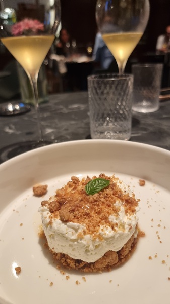 Delizia al limone con crumble e gelée di limoni e basilico La Caprese a Mozzo Bergamo